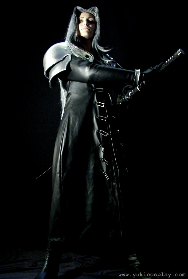 Illustration for article titled On Your Knees, I Want You To Beg for this Sephiroth Cosplay